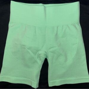 NVGTN Lift Seamless Shorts - XS - Pistachio
